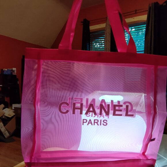 🎉CLOSET SALE🎉✨Chanel Paris Mesh Tote - Hot Pink - Picture 4 of 6